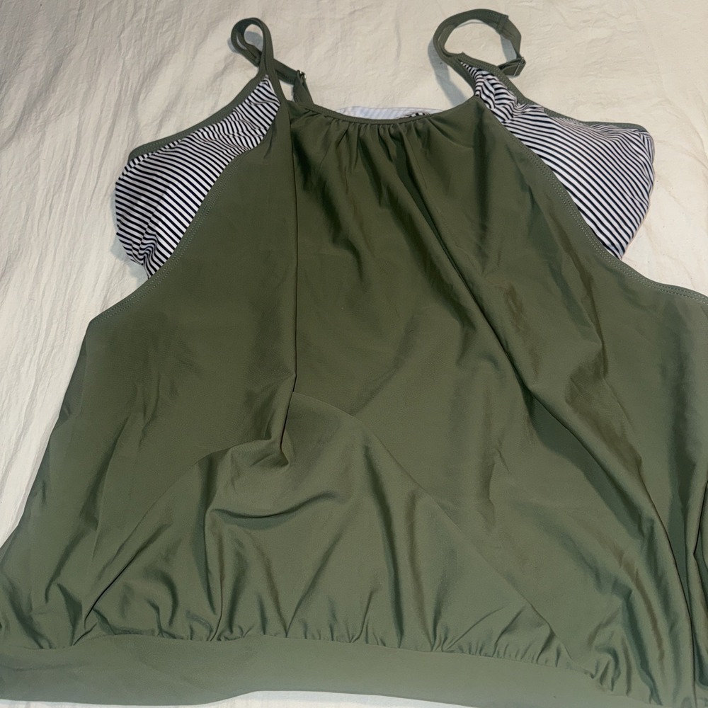 Younique Womens Swim Top Tankini NWT‎ Green Size 22W